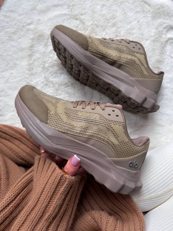 Alo Yoga Runner Khaki 36