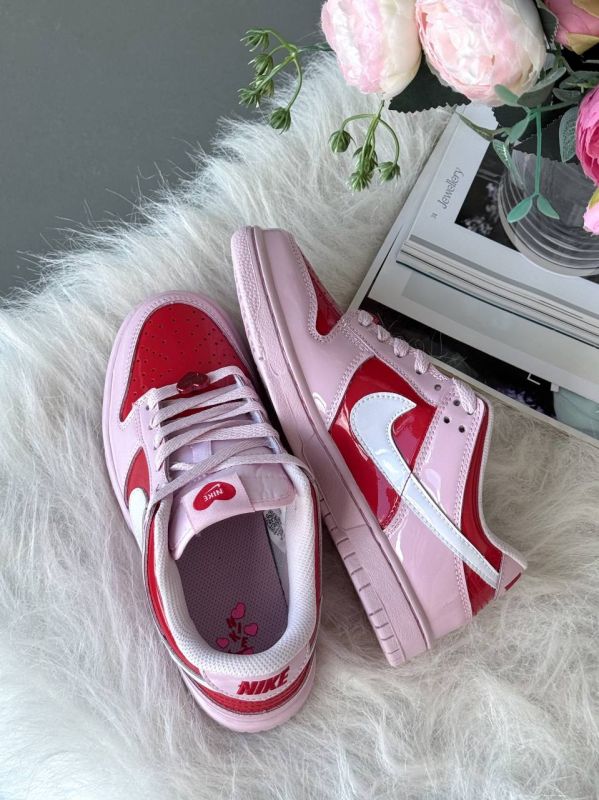 Dunk Low  Valentine`s Day 37