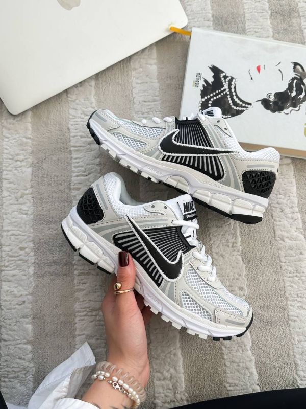 Zoom Vomero 5 White/Black 38