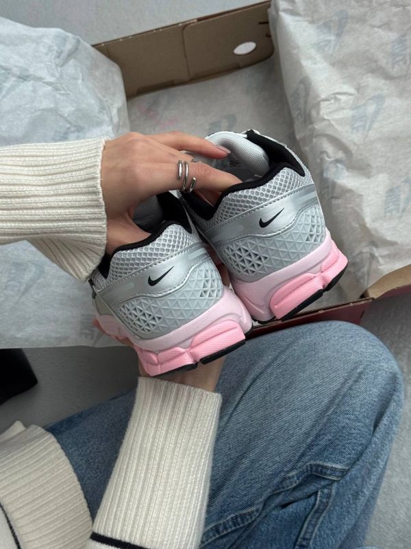 Zoom Vomero 5 Silver/Pink 36