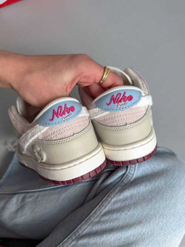 Dunk Low  Wmns Valentine`s Day 39