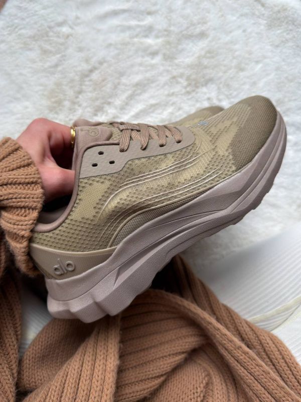 Alo Yoga Runner Khaki 36