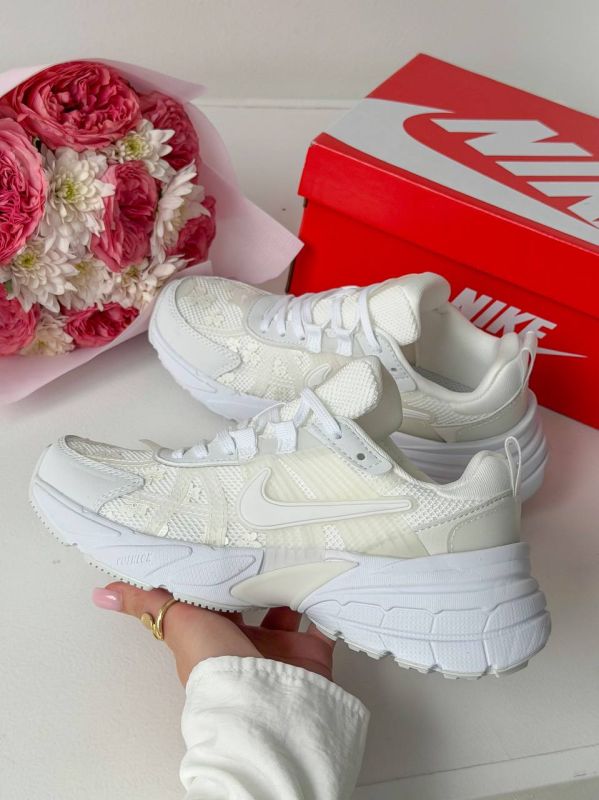 V2k  Runtekk White Flowers 36