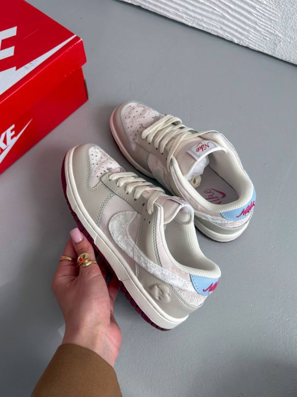 Dunk Low  Wmns Valentine`s Day 39