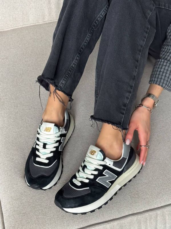 574  Black 37