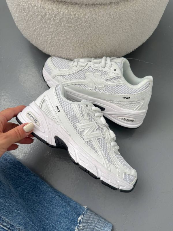 740 White/Black 37