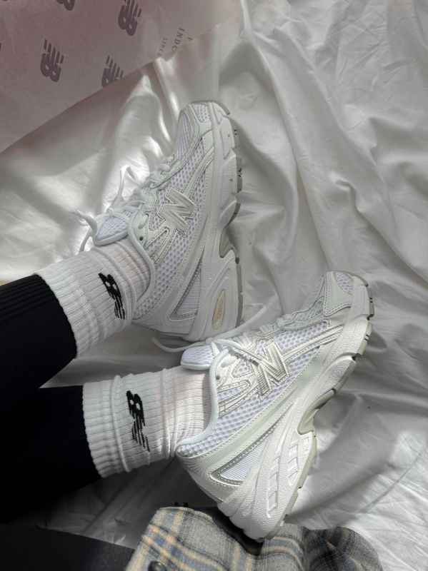 740 White 37