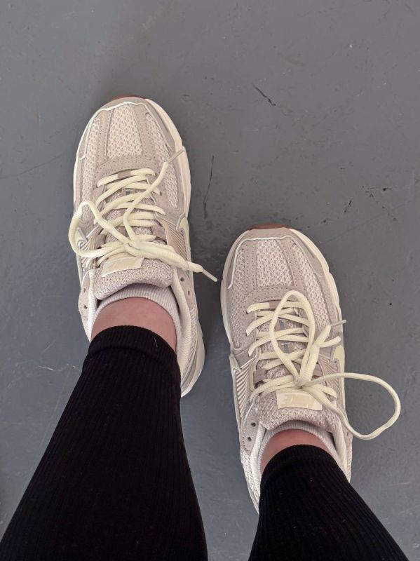 Zoom Vomero 5 Beige 36
