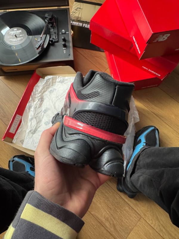 9060 Black/Red 40
