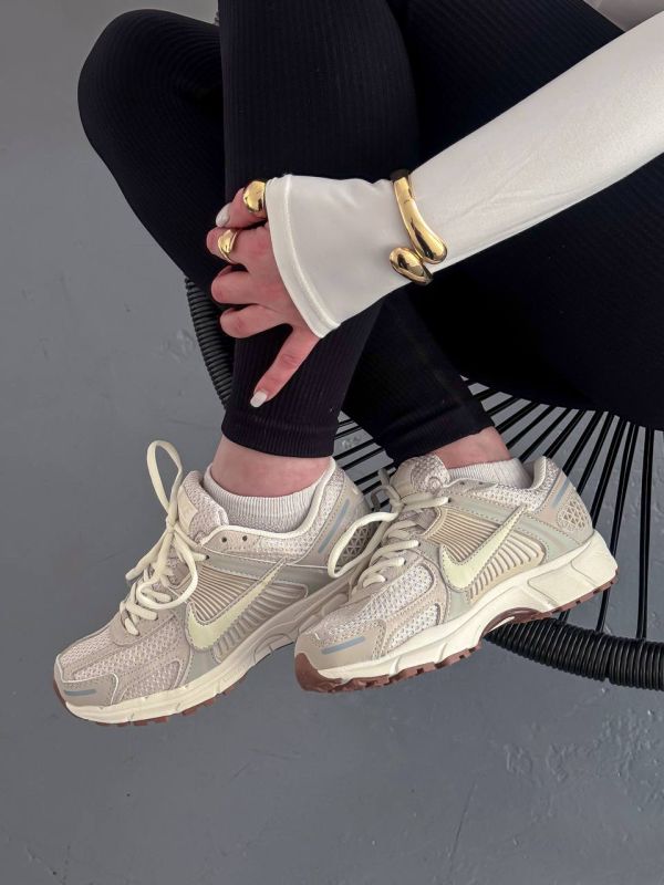 Zoom Vomero 5 Beige 36
