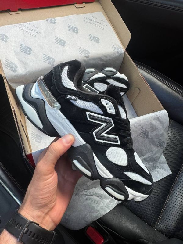 9060 Black/White 37