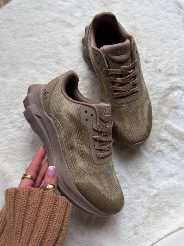 Alo Yoga Runner Khaki 36