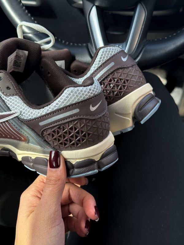 Zoom Vomero 5 Brown 36