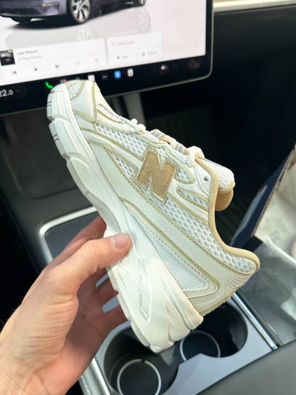 740 White/Yellow 37