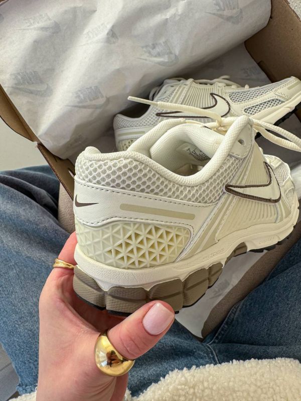 Zoom Roam Vomero 5 Sail Mink Brown 36